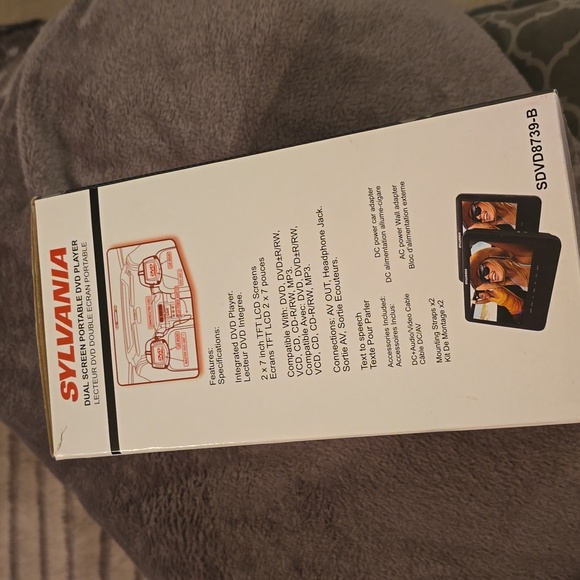 Sylvania 7 Inch x2 LCD Screens Portable DVD Player - Picture 2 of 3